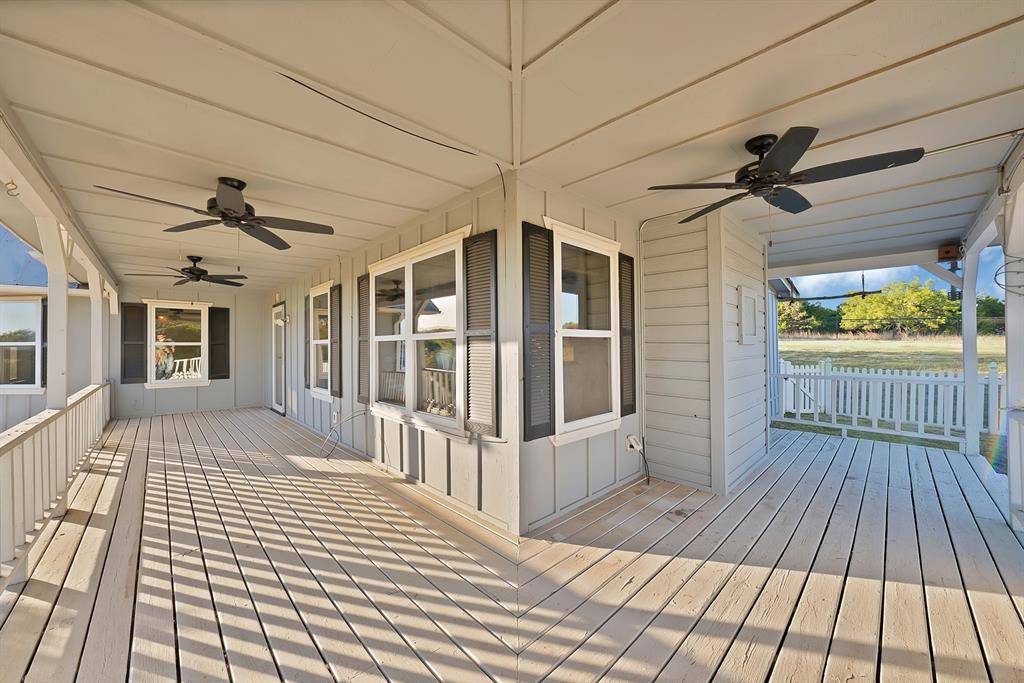 528 Mill Creek Court, Azle, TX 76020