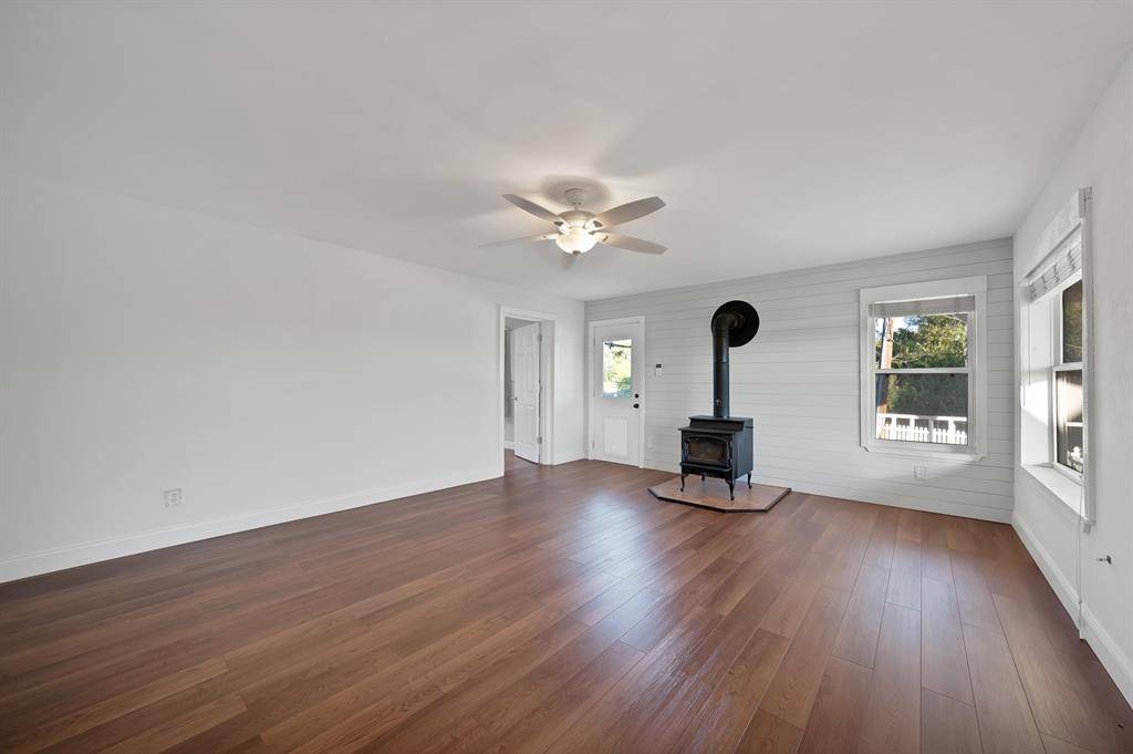 528 Mill Creek Court, Azle, TX 76020