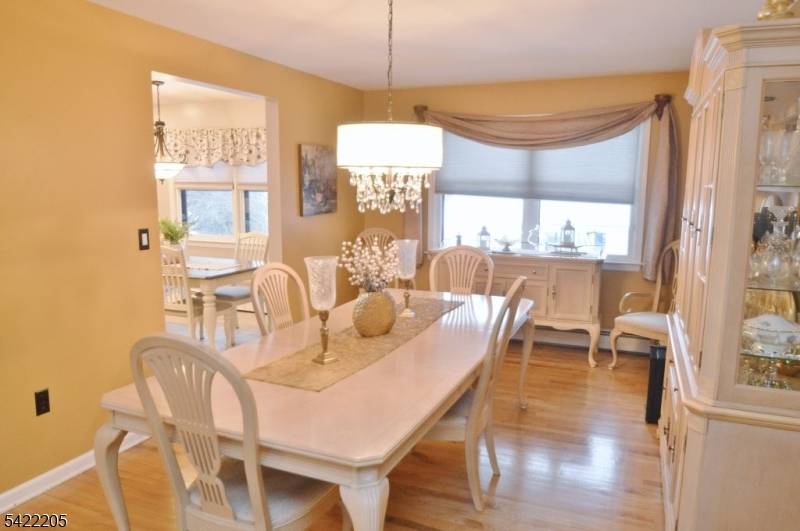 29 Hugenot St, East Hanover Twp., NJ 07936