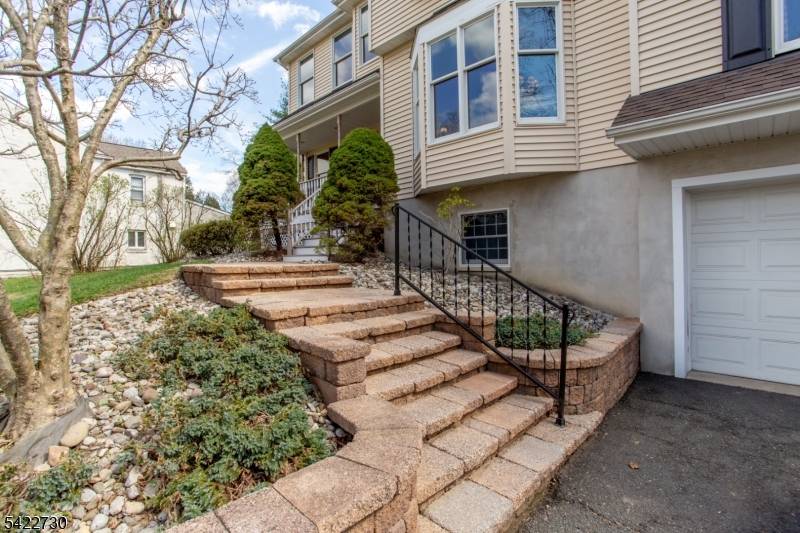 17 Cottage St, Lambertville City, NJ 08530