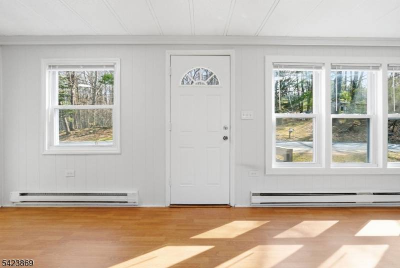 12 Watergate Dr, High Bridge Boro, NJ 08829