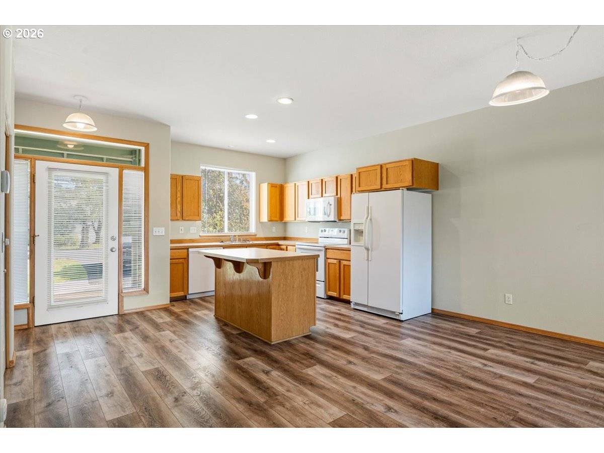 1085 GOLDEN PHEASANT DR, Redmond, OR 97756