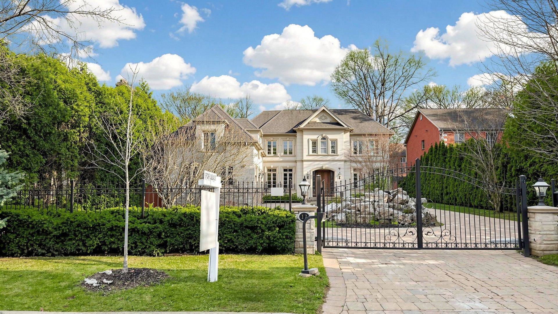 17 Truman RD, Toronto C12, ON M2L 2L4