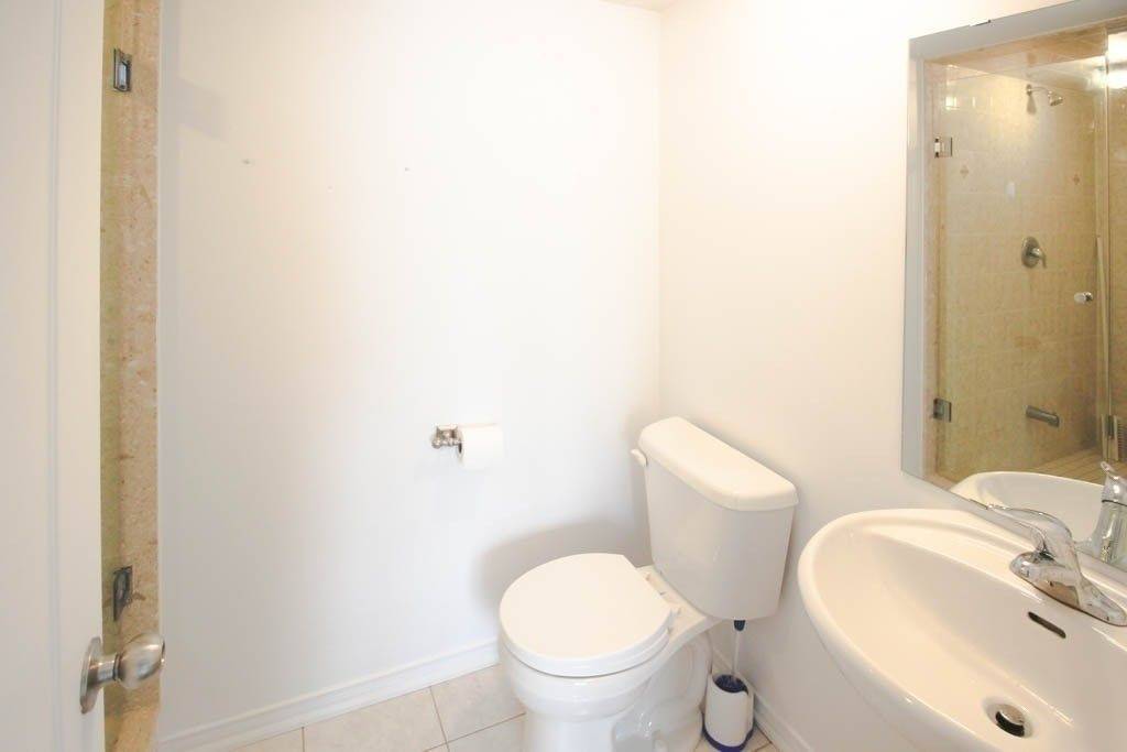 35 Hays BLVD #13, Oakville, ON L6H 0J1