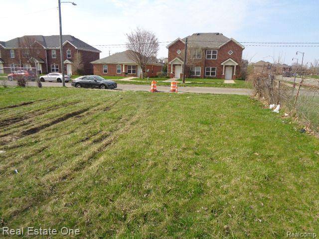 5566 TALBOT ST, Hamtramck, MI 48212