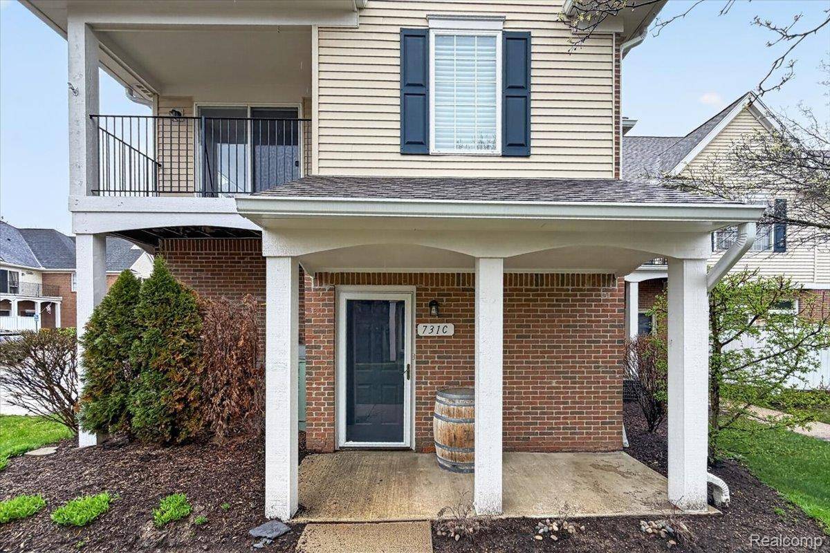 731 Amberly DR, Waterford Charter Township, MI 48328