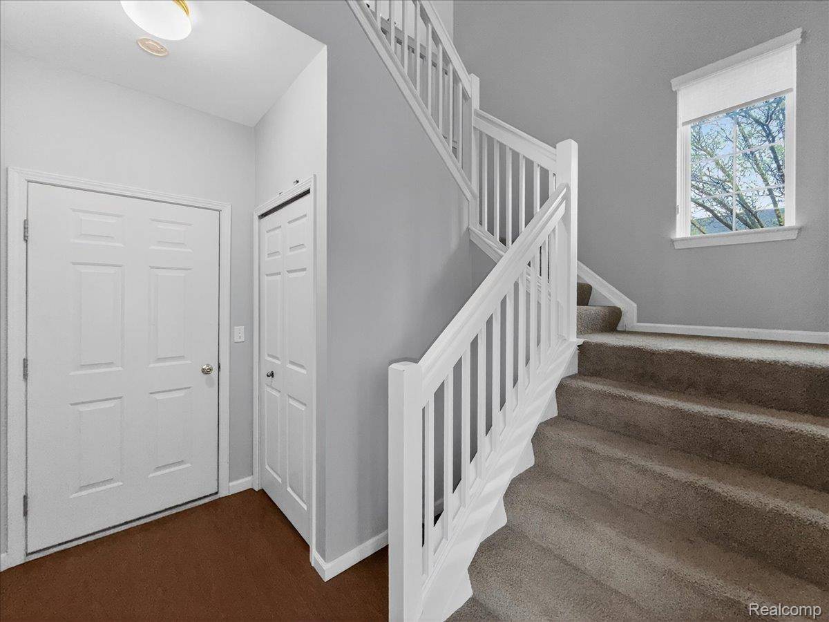 731 Amberly DR, Waterford Charter Township, MI 48328