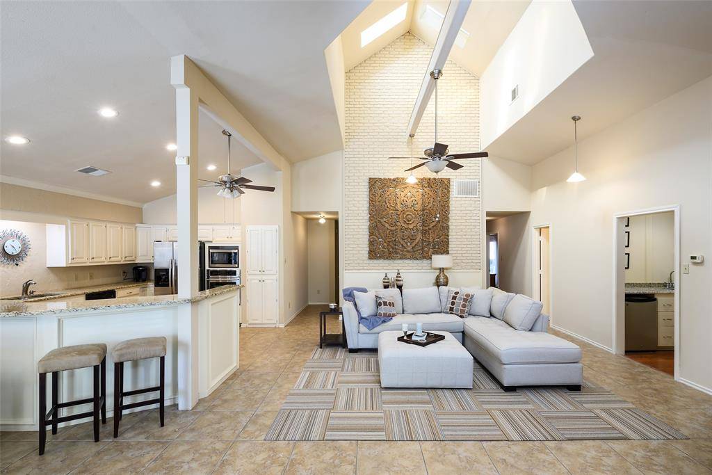 9115 Valley Chapel Lane, Dallas, TX 75220