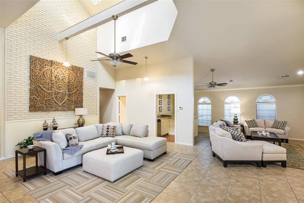 9115 Valley Chapel Lane, Dallas, TX 75220