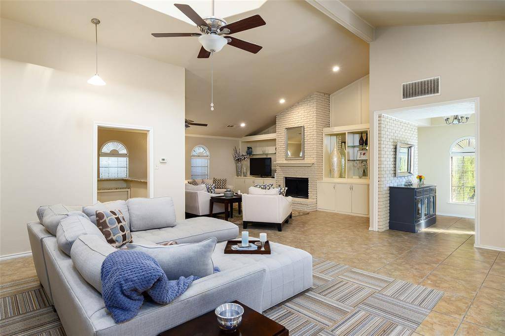 9115 Valley Chapel Lane, Dallas, TX 75220