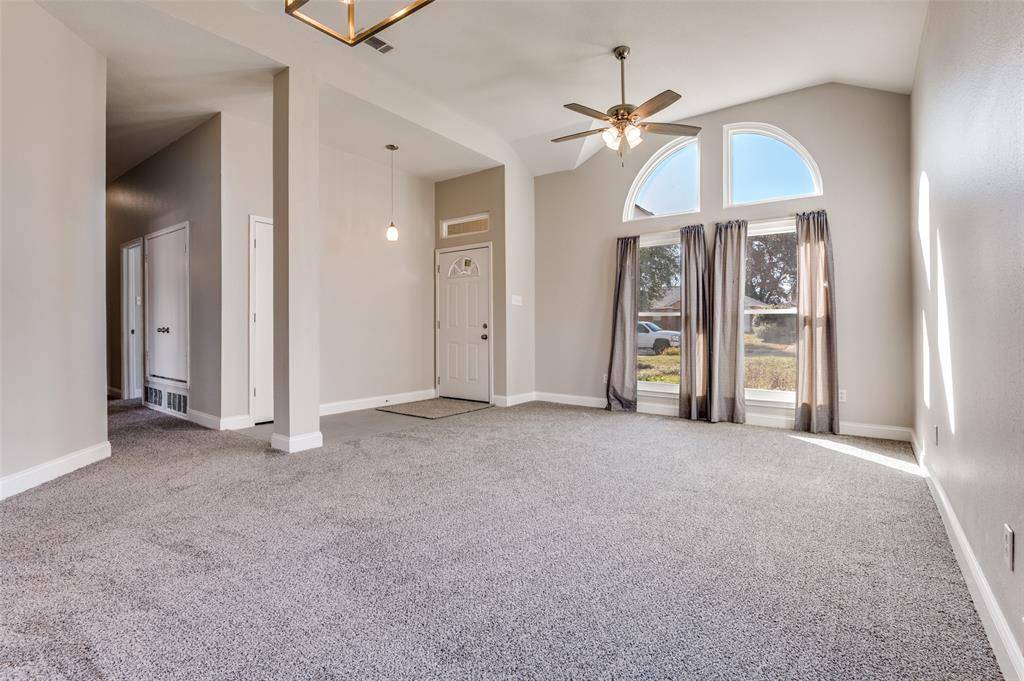 670 Honeysuckle Lane, Cedar Hill, TX 75104