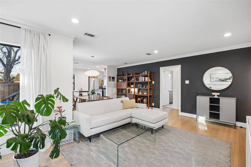 2155 Barberry Drive, Dallas, TX 75211