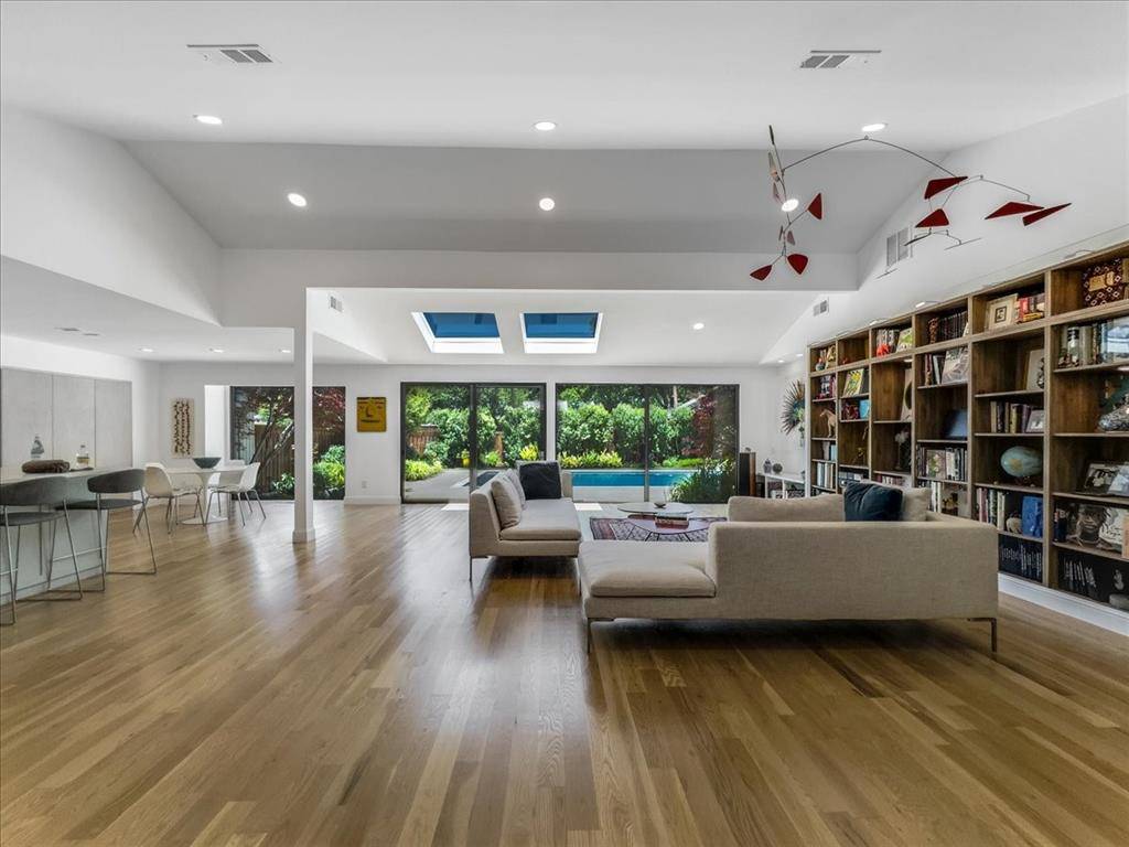 7049 Gateridge Drive, Dallas, TX 75254