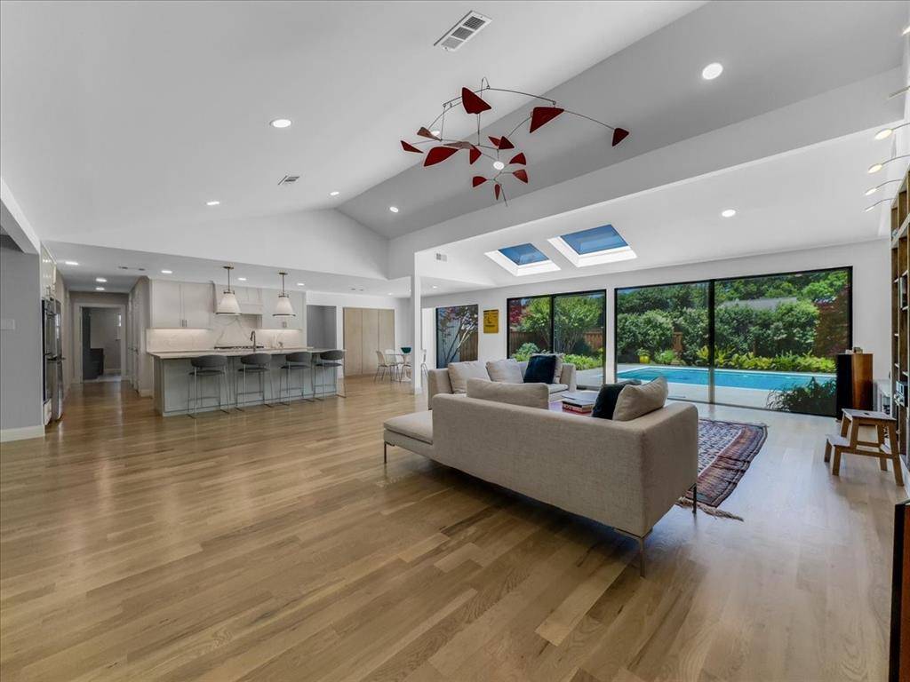 7049 Gateridge Drive, Dallas, TX 75254