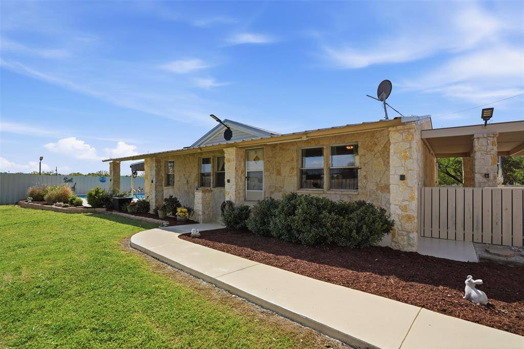 435 Gene Lee Road, Mineral Wells, TX 76067