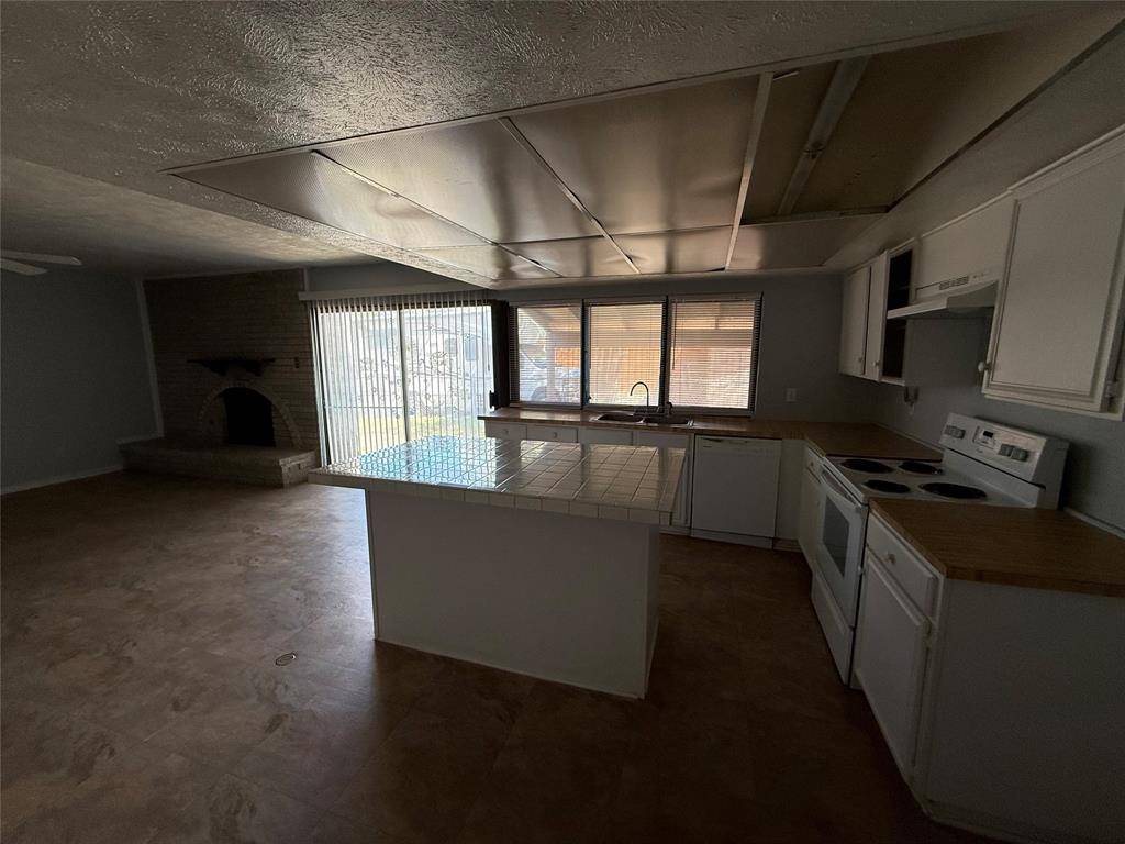 3225 Collins Boulevard, Garland, TX 75044