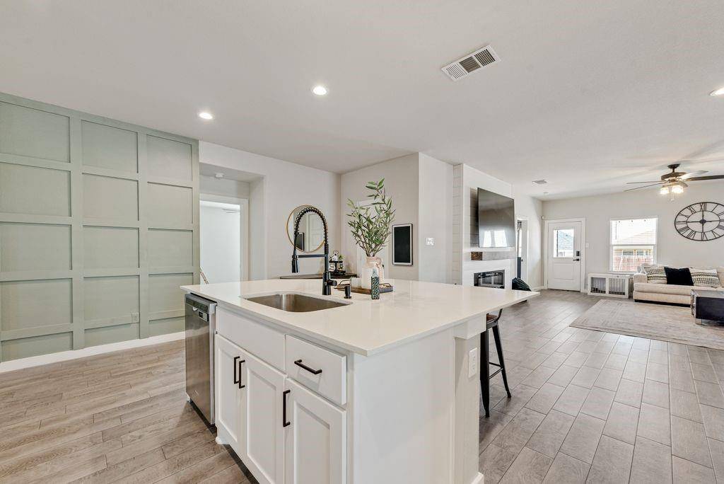 1513 Hulen Park Trail, Alvarado, TX 76009