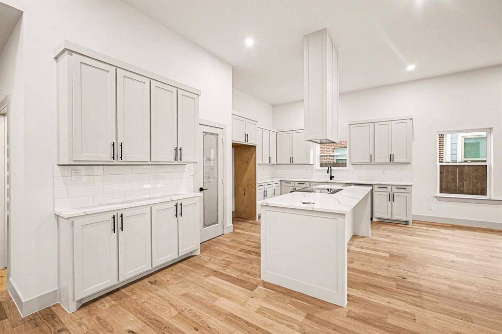 1931 Muncie Avenue, Dallas, TX 75212