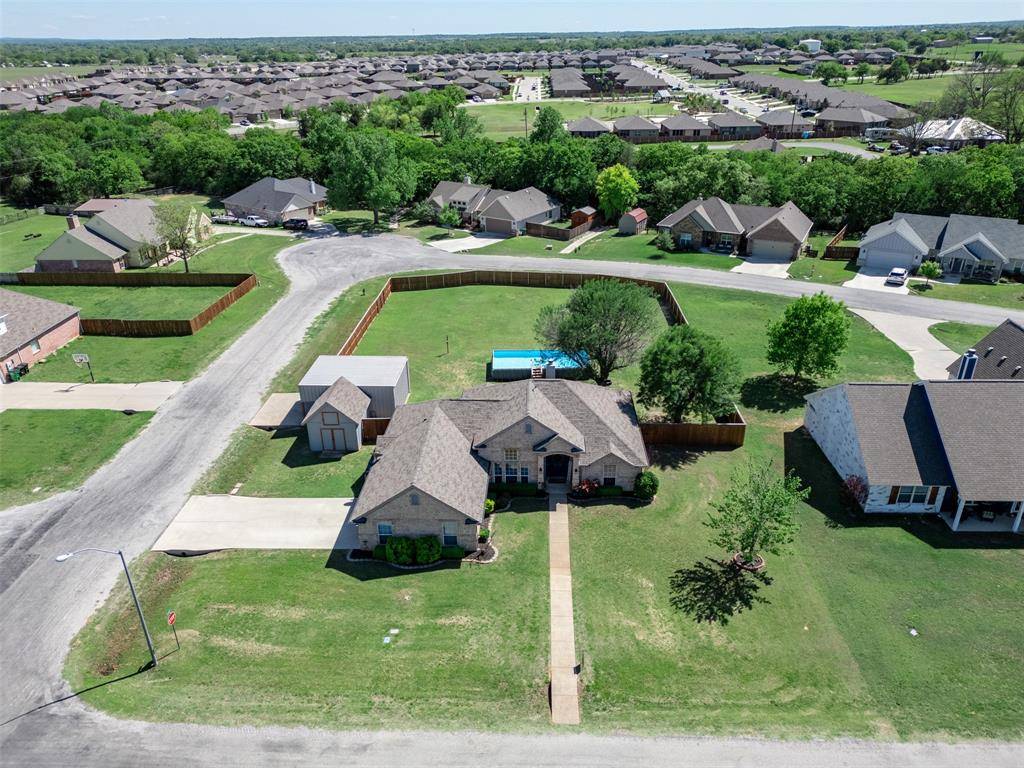 500 Green Meadow Drive, Boyd, TX 76023