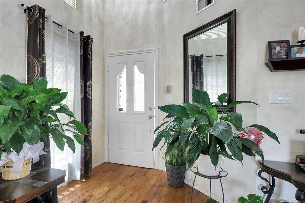 1637 Arbor Ridge Drive, Fort Worth, TX 76112