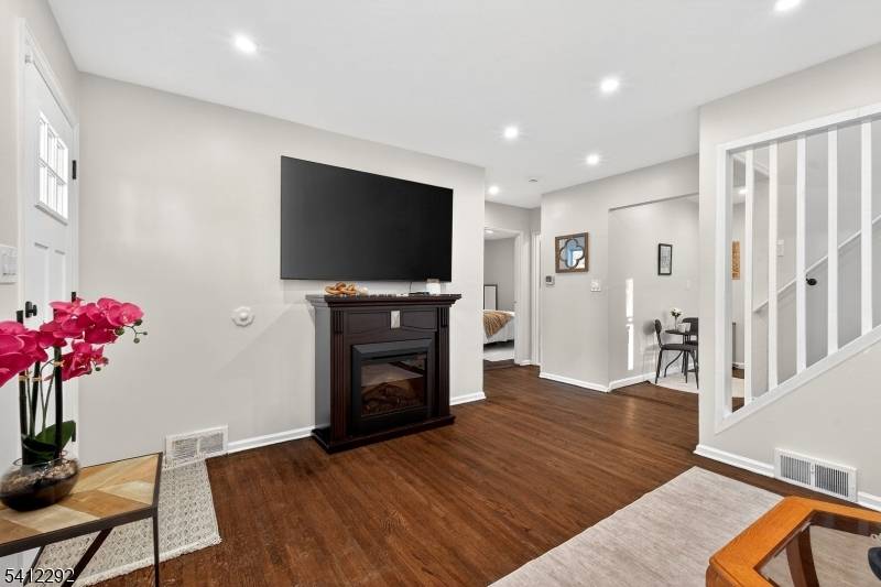 5 Lois Ave, East Brunswick Twp., NJ 08816
