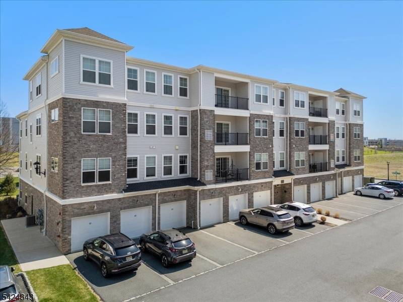 11 Veterans Way #111, Morris Plains Boro, NJ 07950