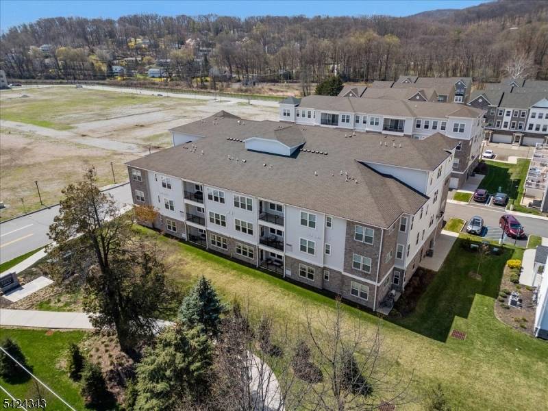 11 Veterans Way #111, Morris Plains Boro, NJ 07950