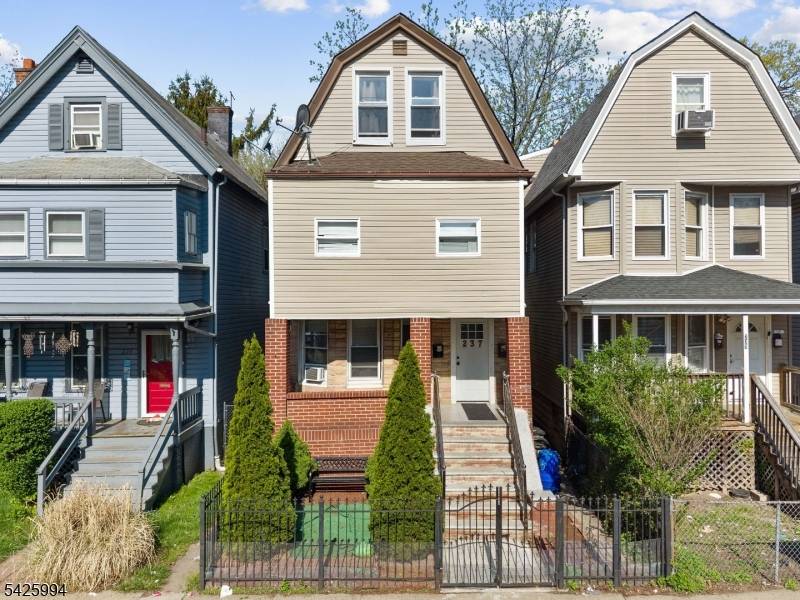 237 Halsted St, East Orange City, NJ 07018