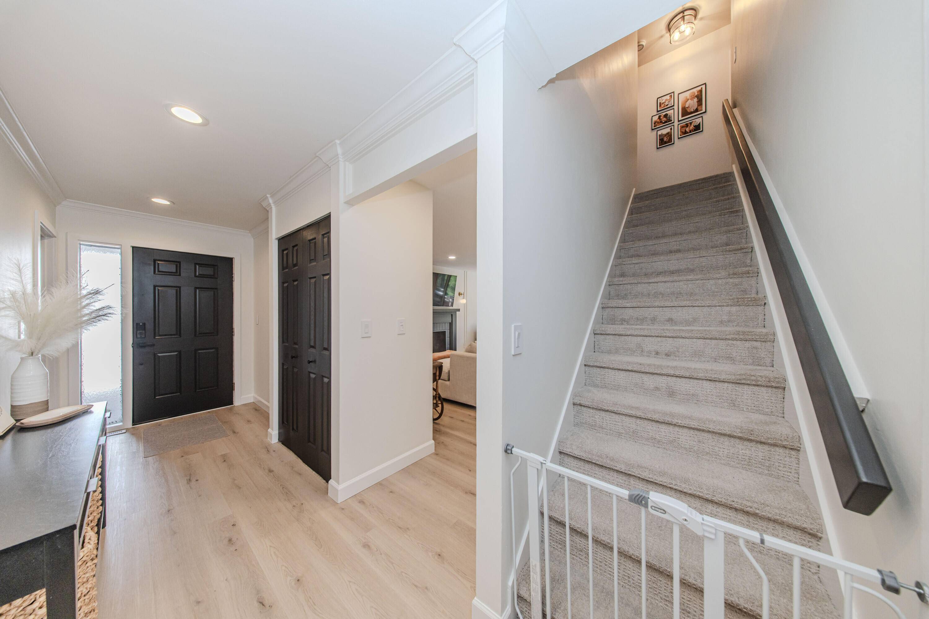 2204 Applewood CT, Ann Arbor, MI 48103