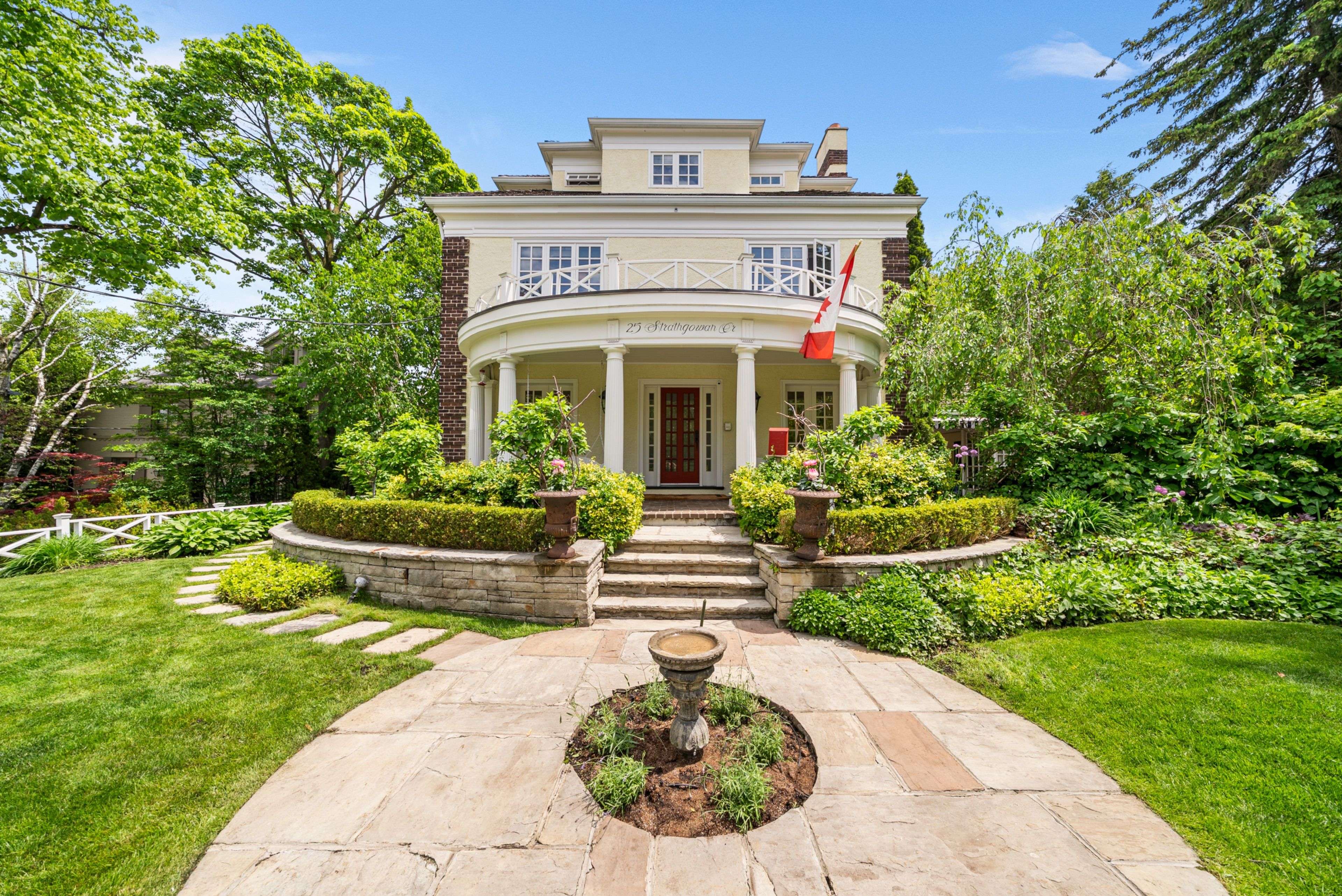 25 Strathgowan CRES, Toronto C04, ON M4N 2Z6