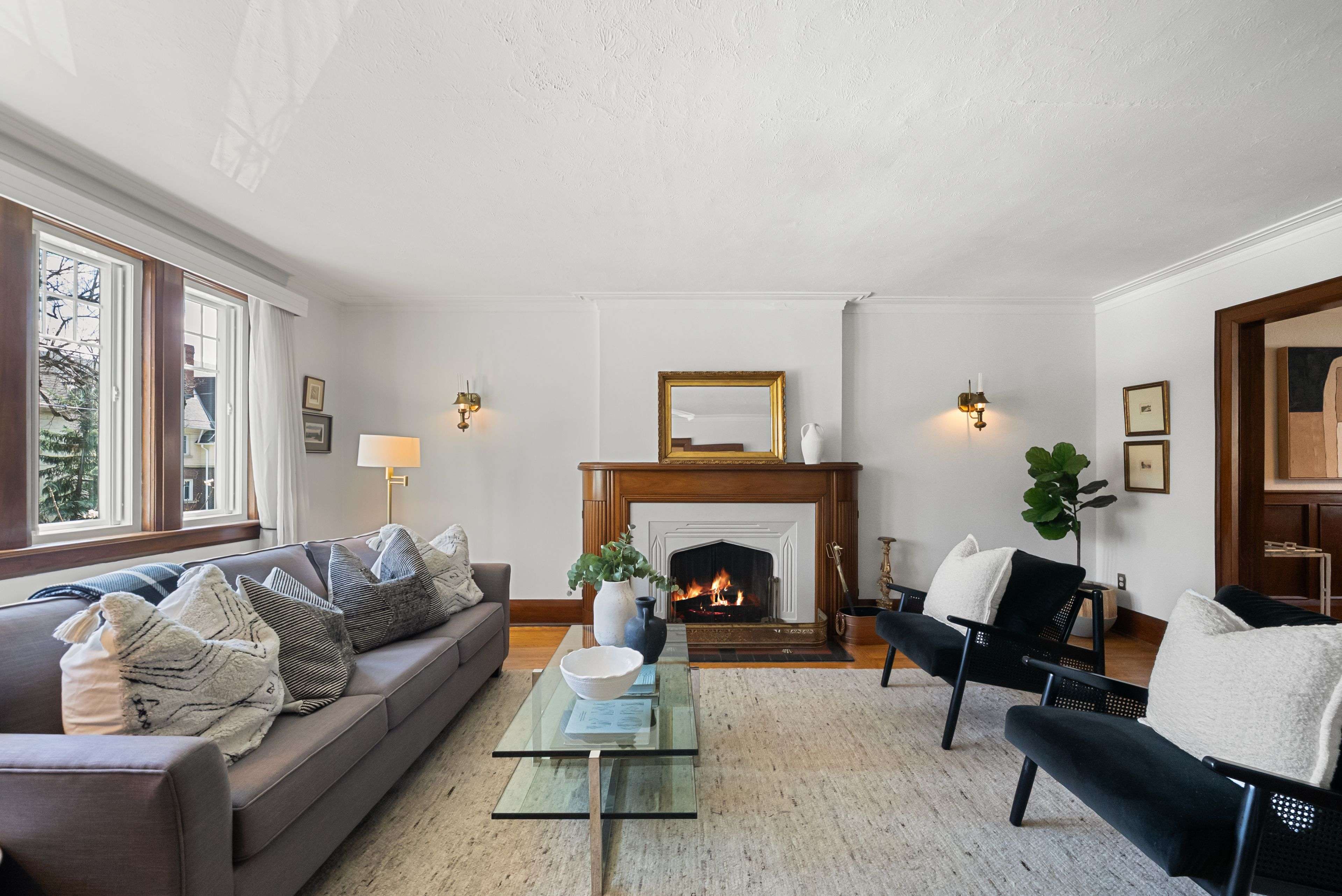 814 Duplex AVE, Toronto C04, ON M4R 1W7