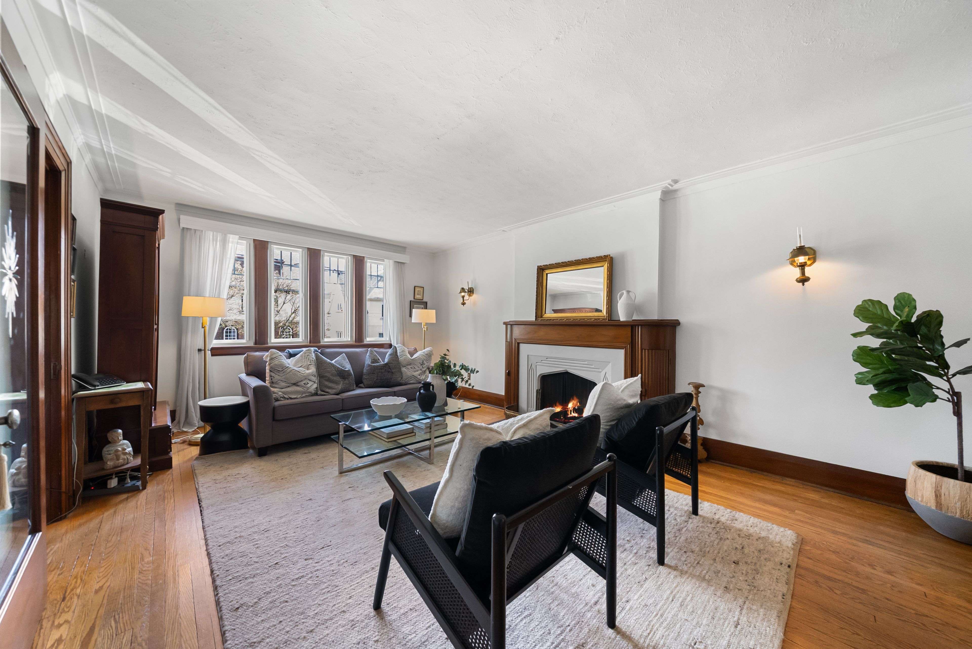 814 Duplex AVE, Toronto C04, ON M4R 1W7