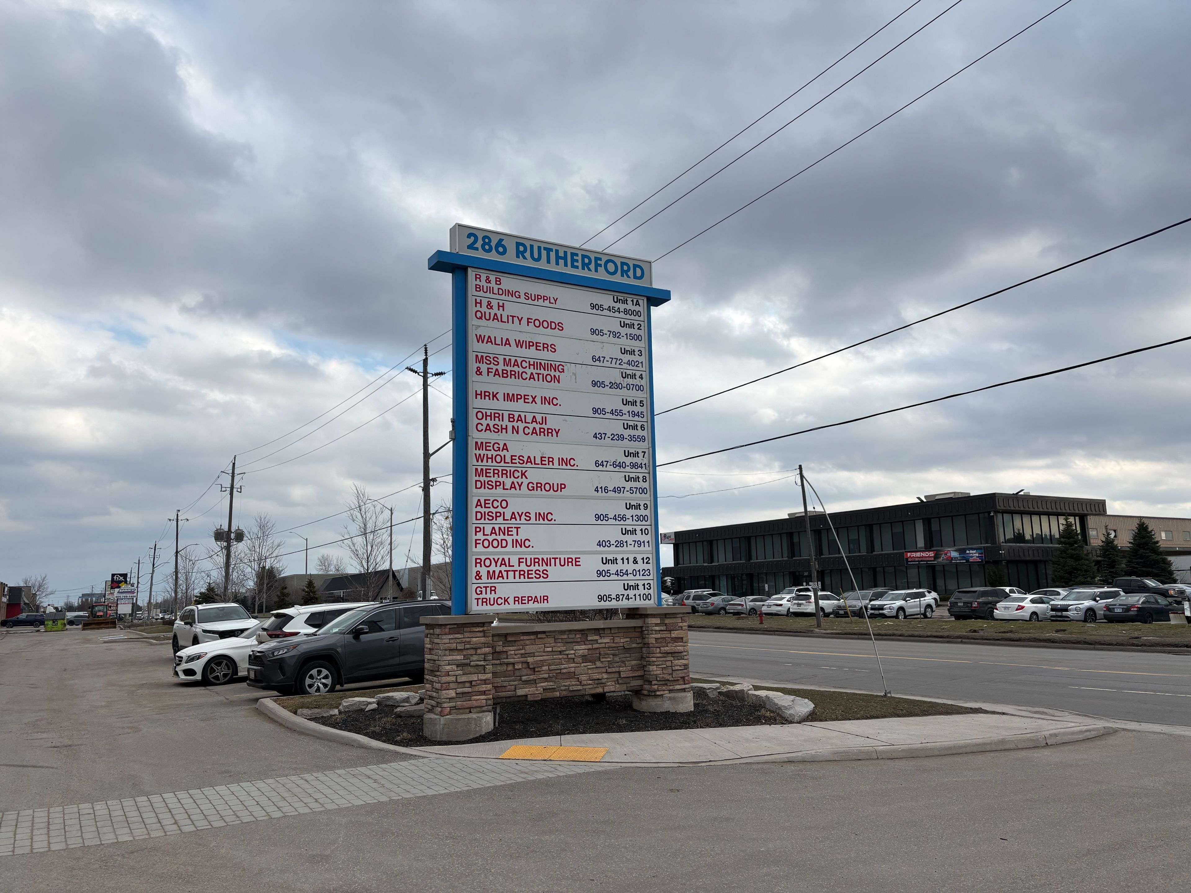 286 Rutherford RD S #10, Brampton, ON L6W 3J9