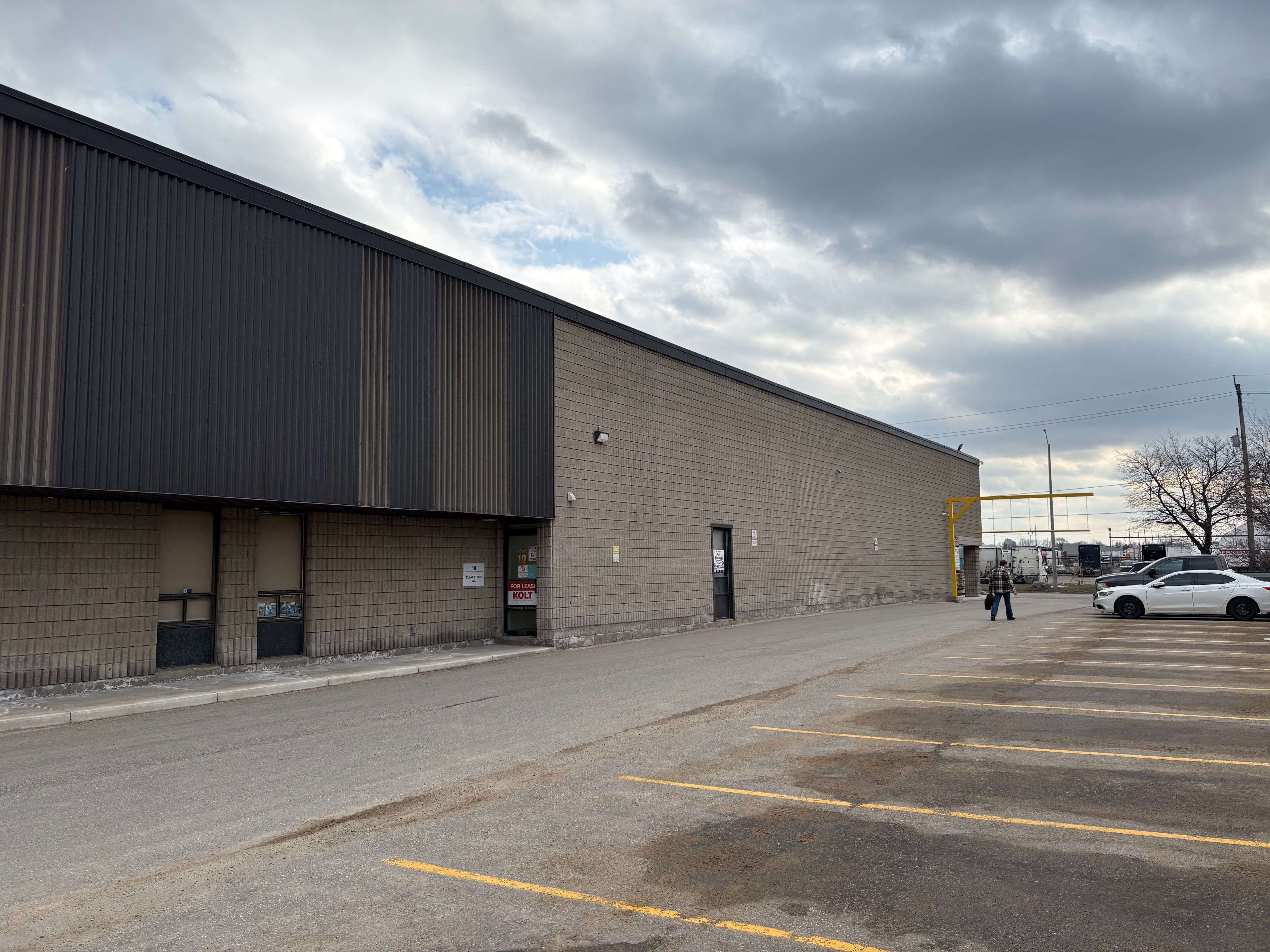 286 Rutherford RD S #10, Brampton, ON L6W 3J9