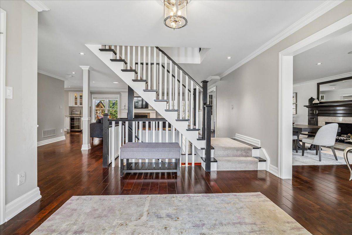 249 Camelot DR, Burlington, ON L7L 2E9