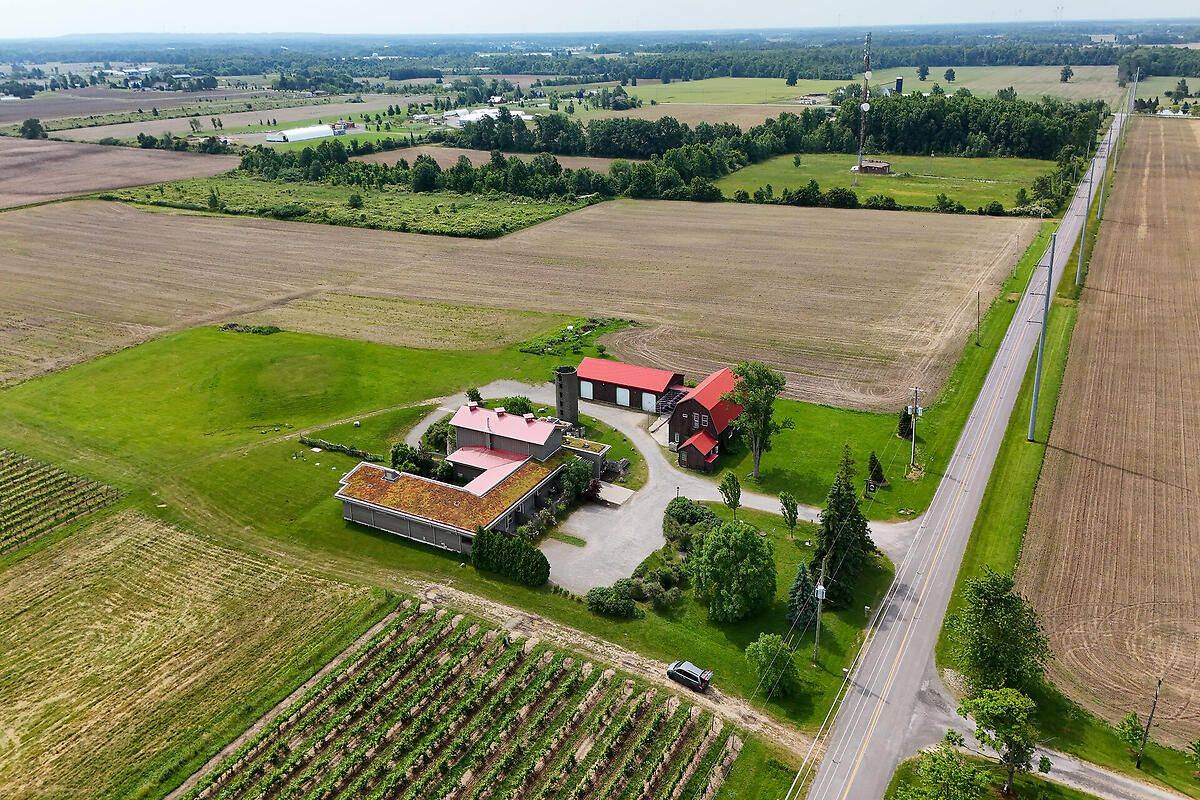 3749 Walker RD, Lincoln, ON L0R 1B2