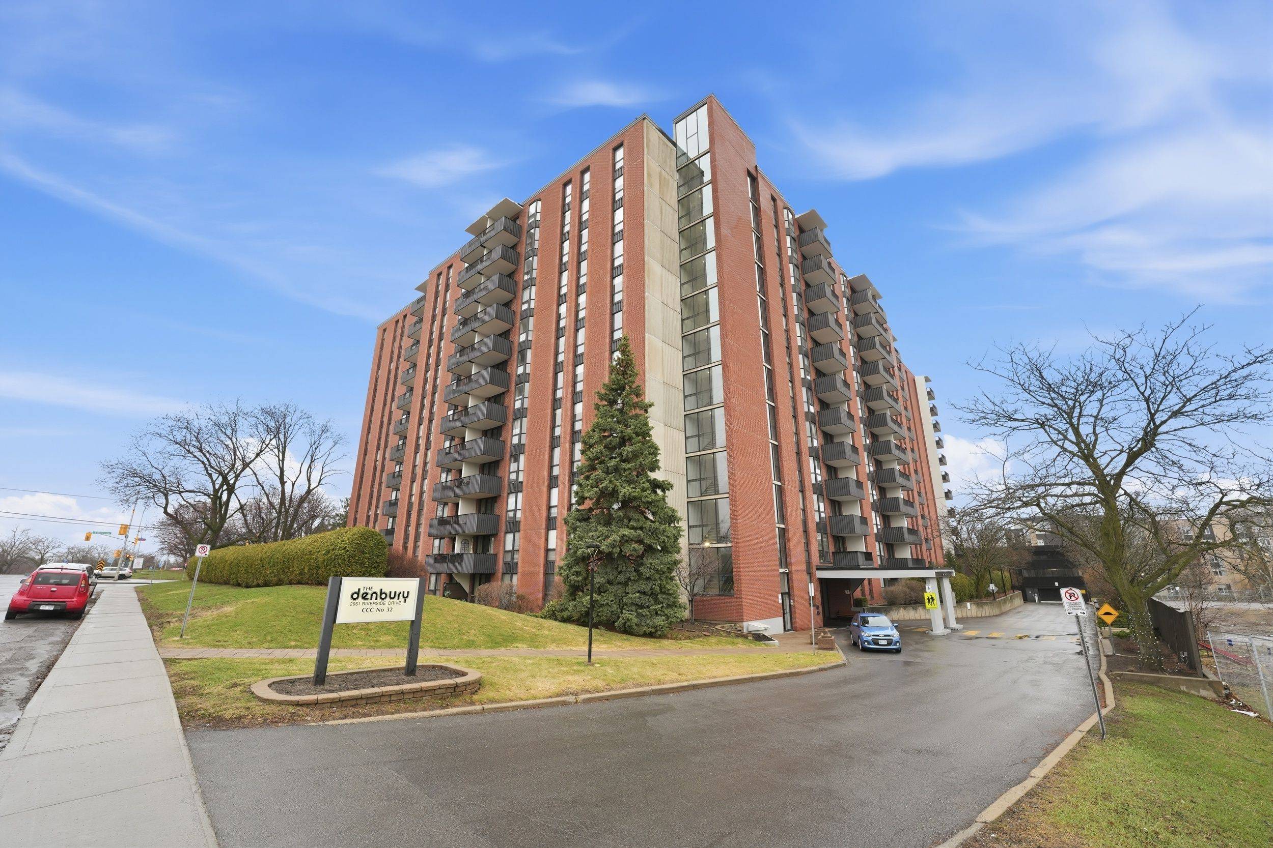 2951 Riverside DR #301, Billings Bridge - Riverside Park And Area, ON K1V 8W6