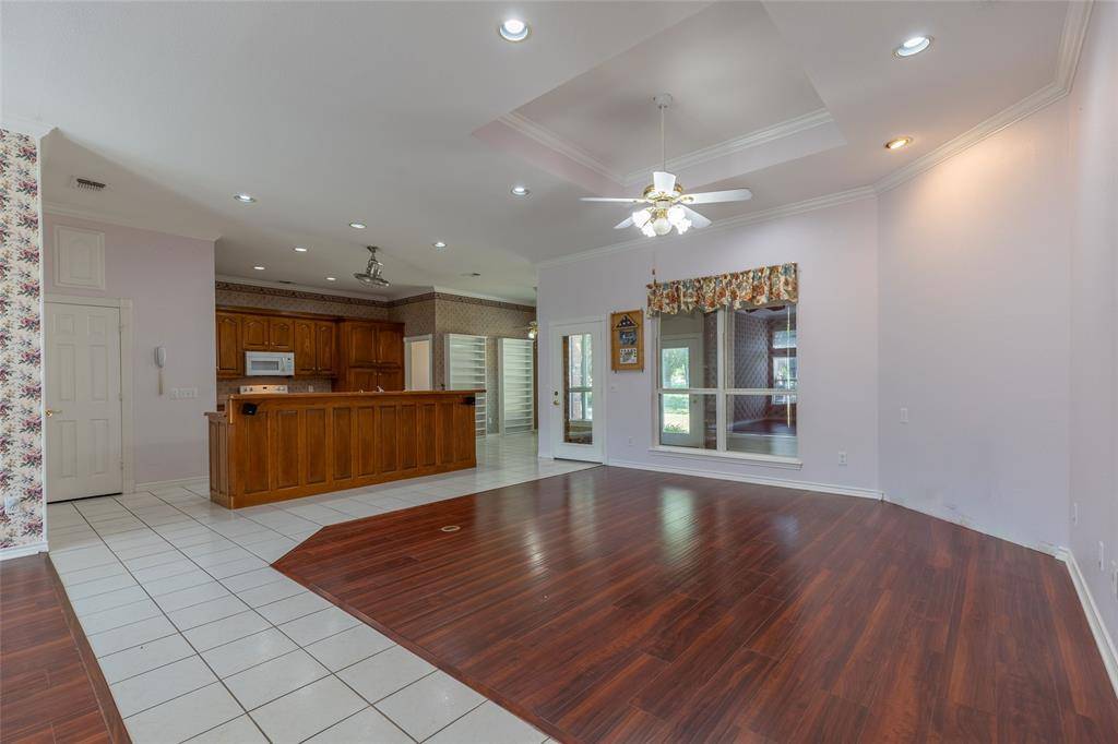 8925 Green Leaves Drive, Granbury, TX 76049