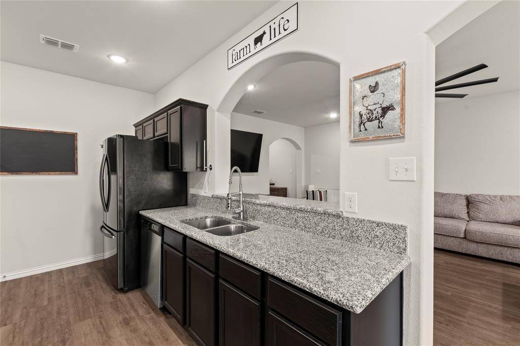 115 Oak Springs Loop, Mabank, TX 75147