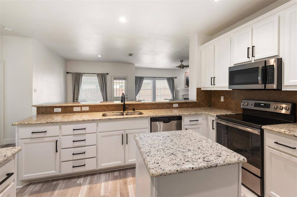 15725 Carlton Oaks Drive, Fort Worth, TX 76177