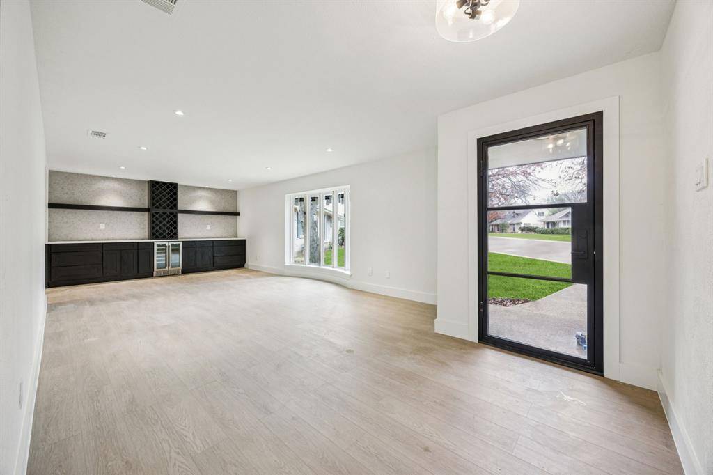 5635 Elm Valley Lane, Dallas, TX 75232