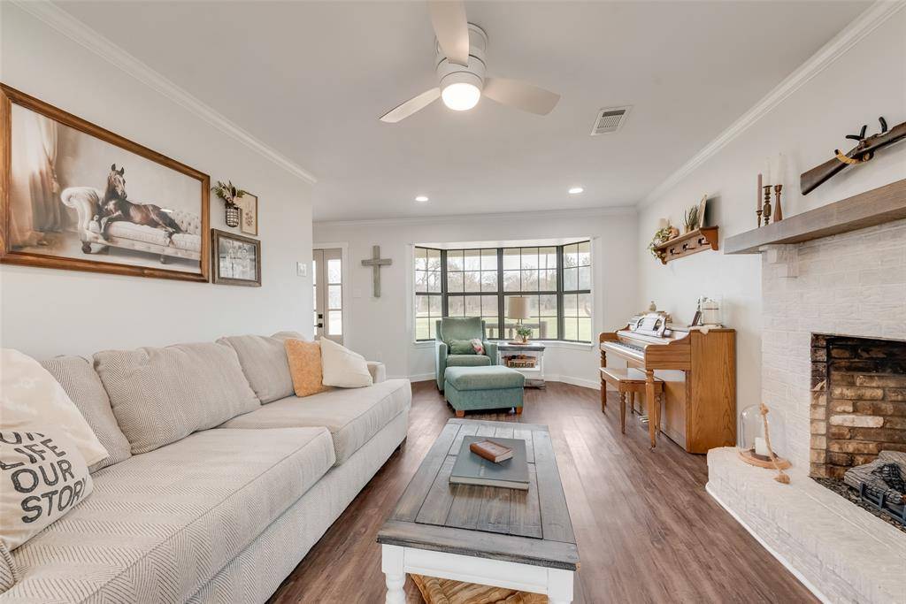 170 Rs County Road 3326, Emory, TX 75440