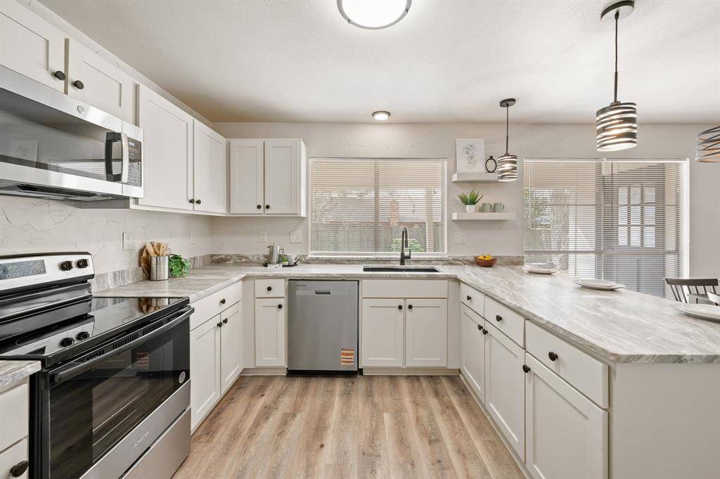 1720 Schumac Lane, Bedford, TX 76022