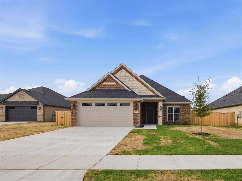 213 Alice Court, Grand Prairie, TX 75051