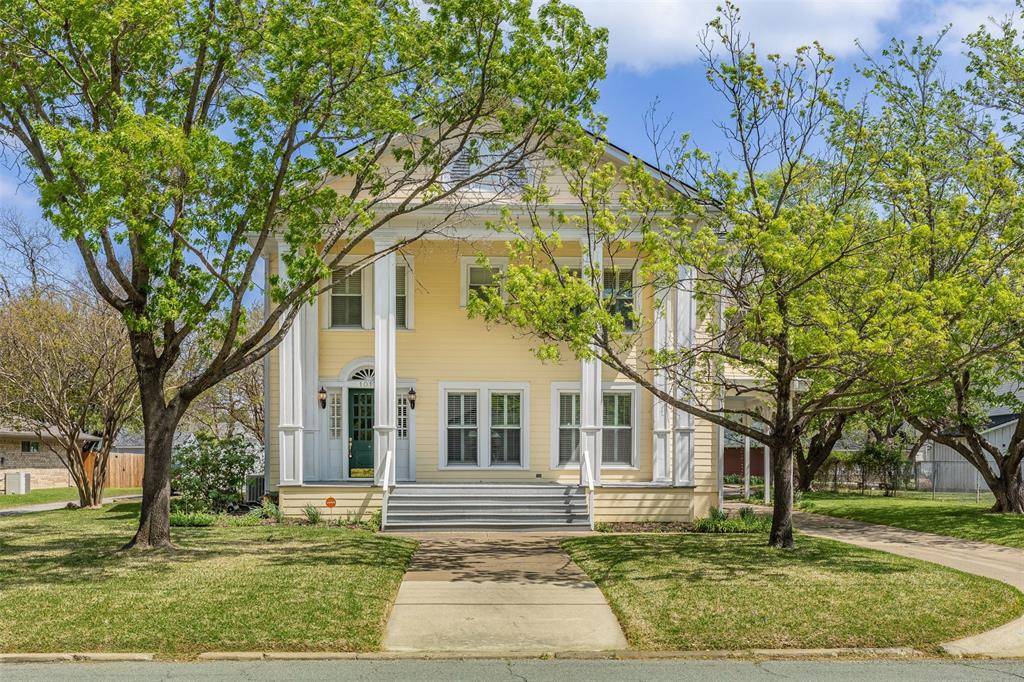 1017 N Woods Street, Sherman, TX 75092