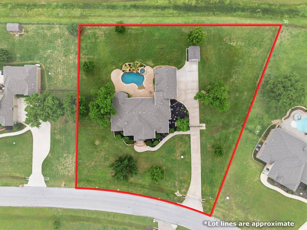 12833 Whisper Willows Drive, Fort Worth, TX 76052