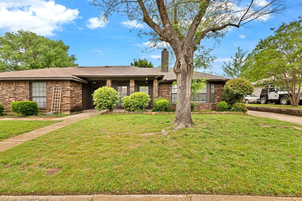 2416 Oakmont Drive, Bedford, TX 76022