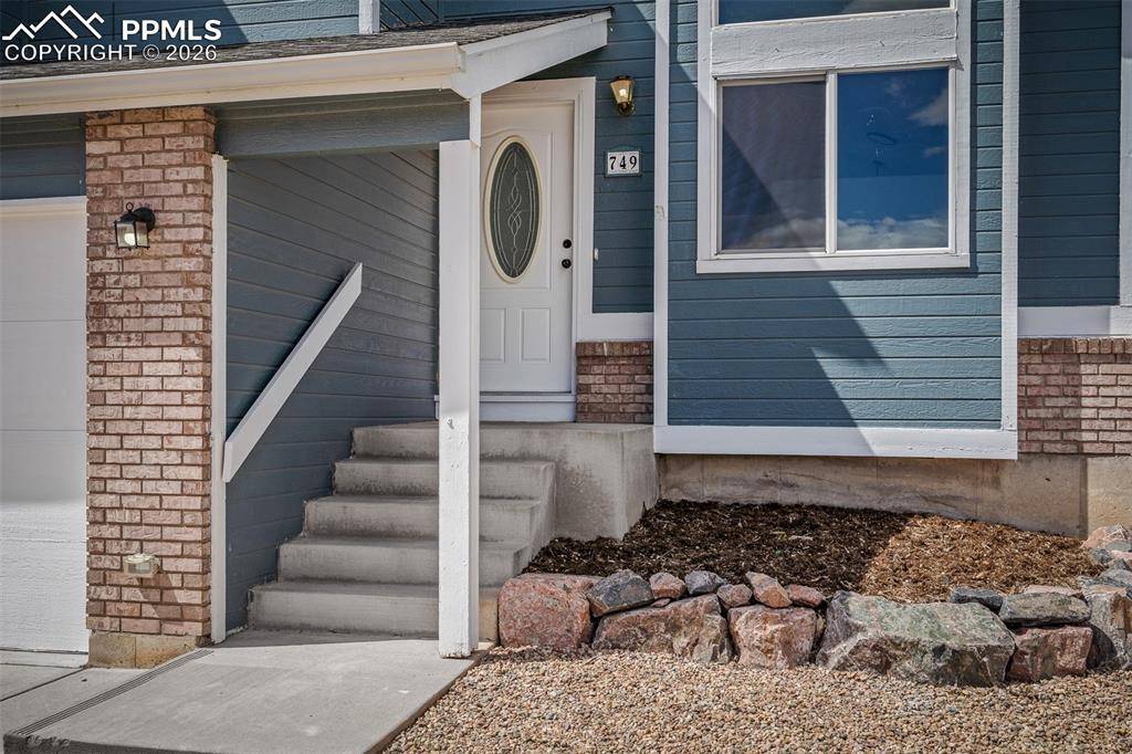 749 Memory LN, Fountain, CO 80817