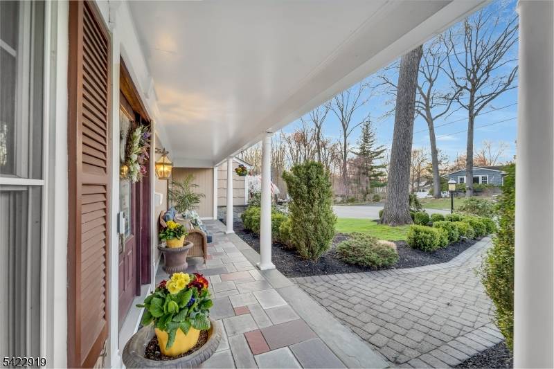 60 Parkhill Rd, Harrington Park Boro, NJ 07640