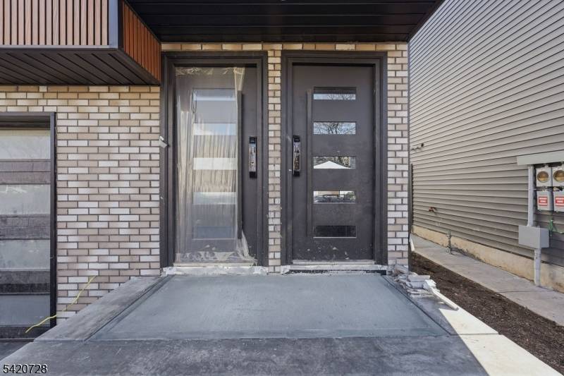 130 N 17Th St, East Orange City, NJ 07017